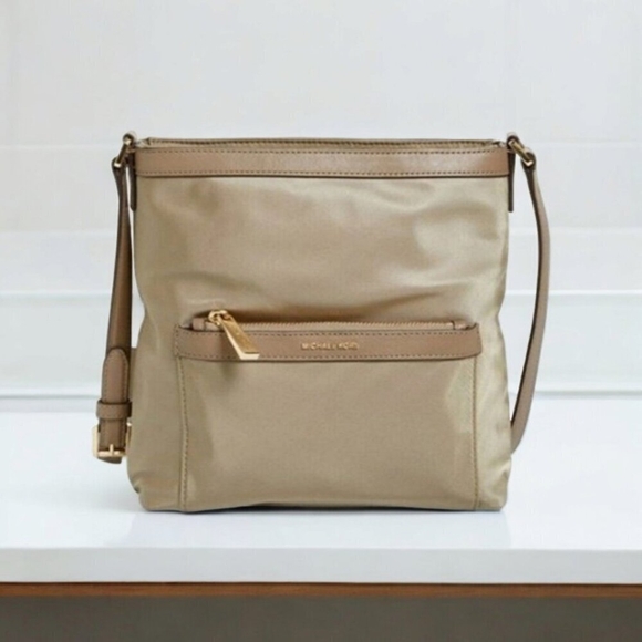 Michael Kors Morgan Nylon Messengerbag - Picture 1 of 12